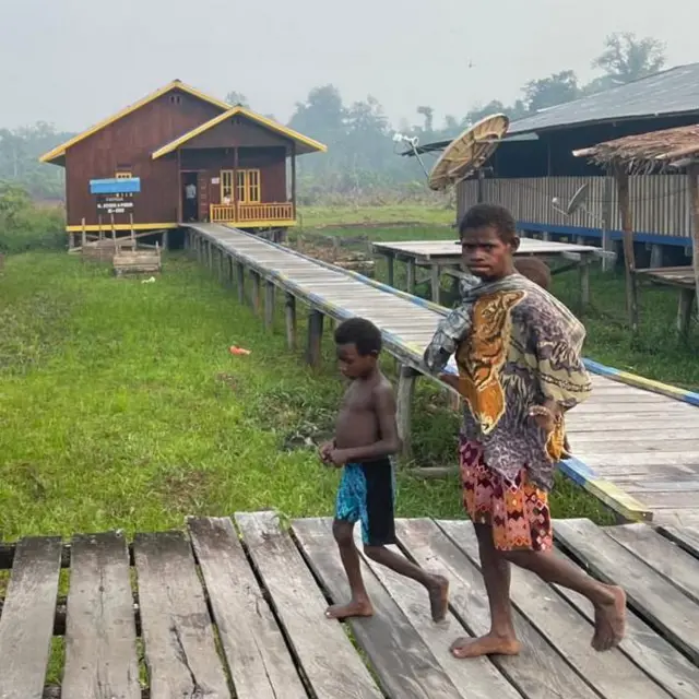 “Viral! Siswa SD di Papua Ciptakan Alat Penjernih Air dari Bambu dan Pasir”